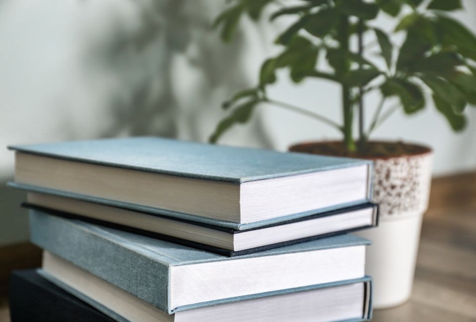 Écrire une série littéraire : 5 conseils essentiels pour réussir votre série littéraire